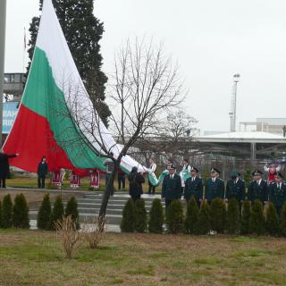 Проектиране, изграждане и монтаж на 42м и 51м. пилони за знамена